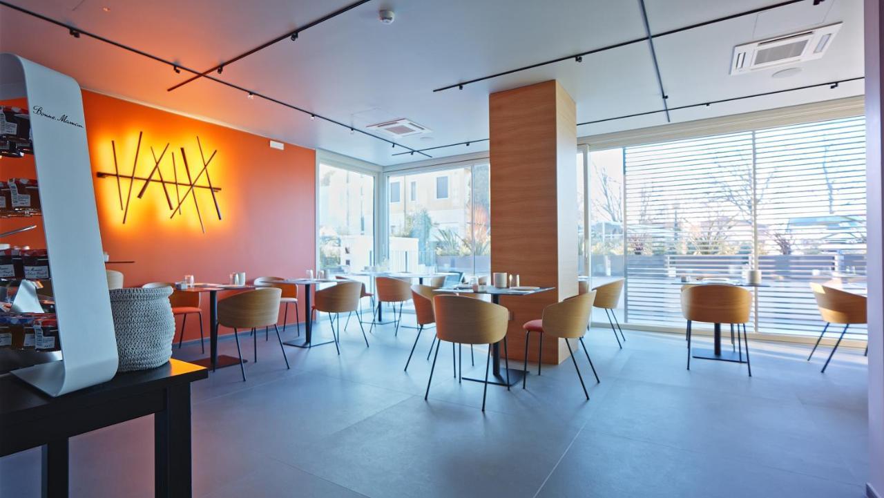 克里斯托酒店 西尔米奥奈 外观 照片