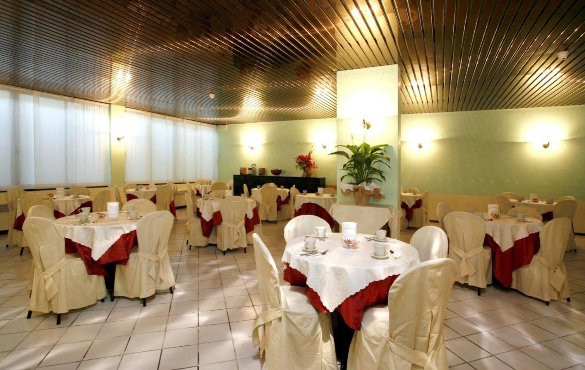 克里斯托酒店 西尔米奥奈 外观 照片